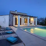 Cozy Nina With Private Pool Near Pula, 2km From The Šišan