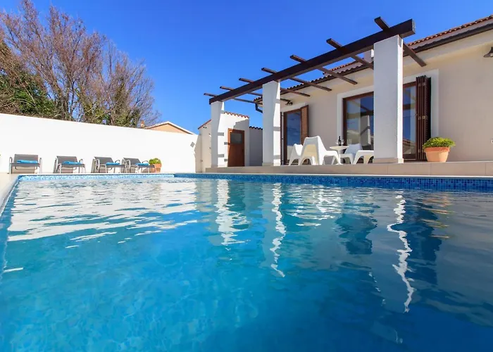 Cozy Nina With Private Pool Near Pula, 2km From The Вилла