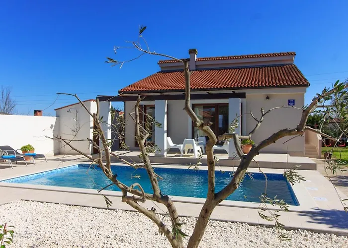 Вилла Cozy Nina With Private Pool Near Pula, 2km From The