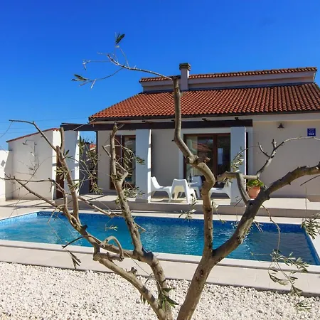 ヴィラ Cozy Nina With Private Pool Near Pula, 2km From The