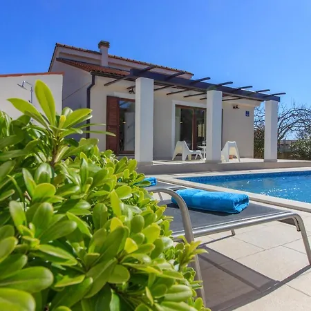Cozy Nina With Private Pool Near Pula, 2km From The *